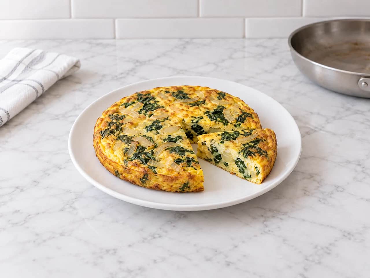 Imagen de Tortilla de espinaca y cebolla terminada al horno