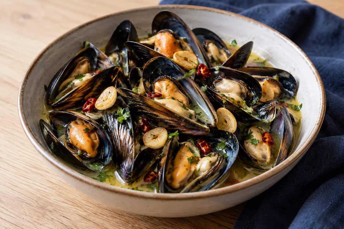 Image de Moules à l'ail, au vin blanc et au persil