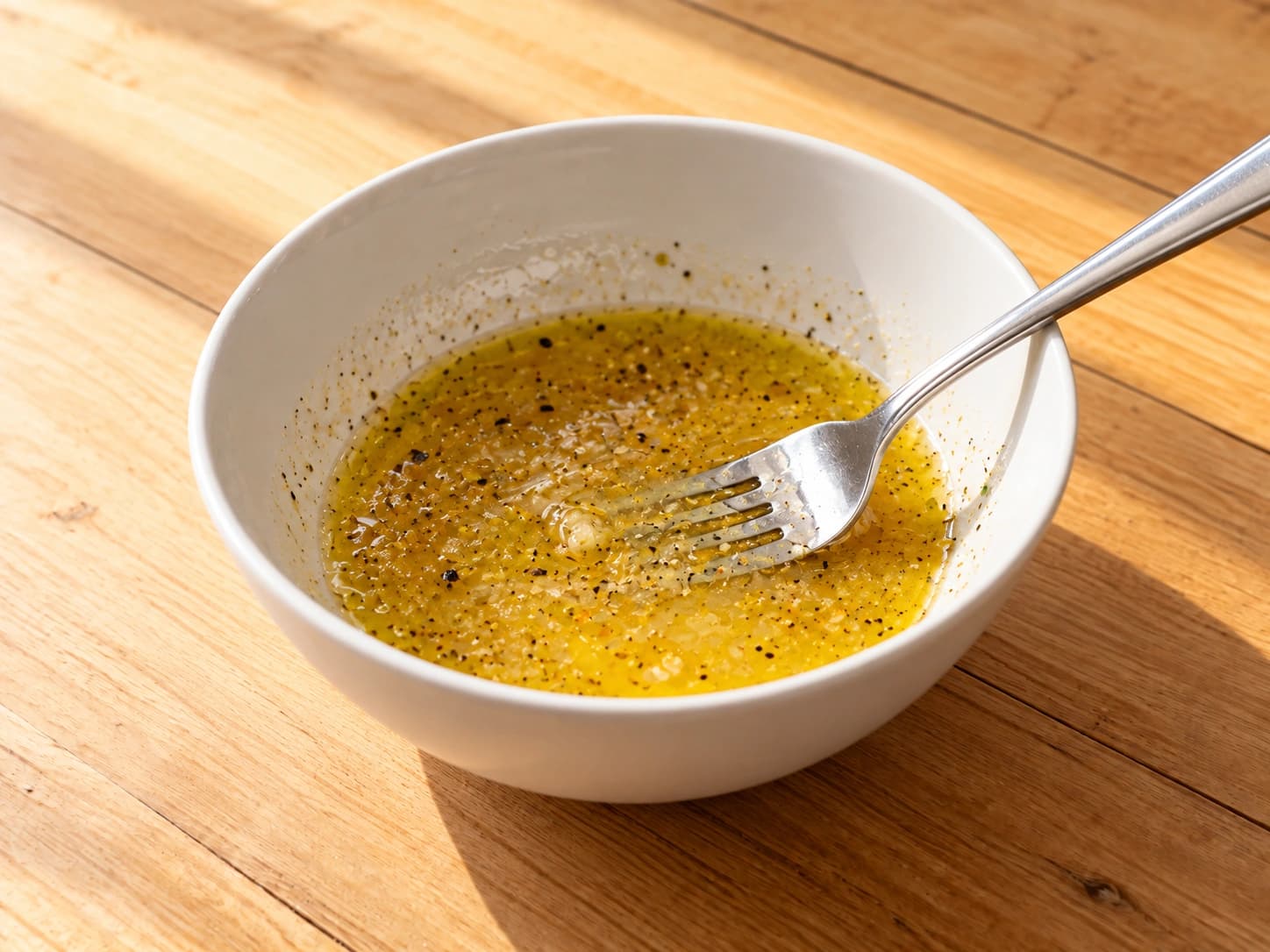 Salada de frango e abacate: Prepare o molho