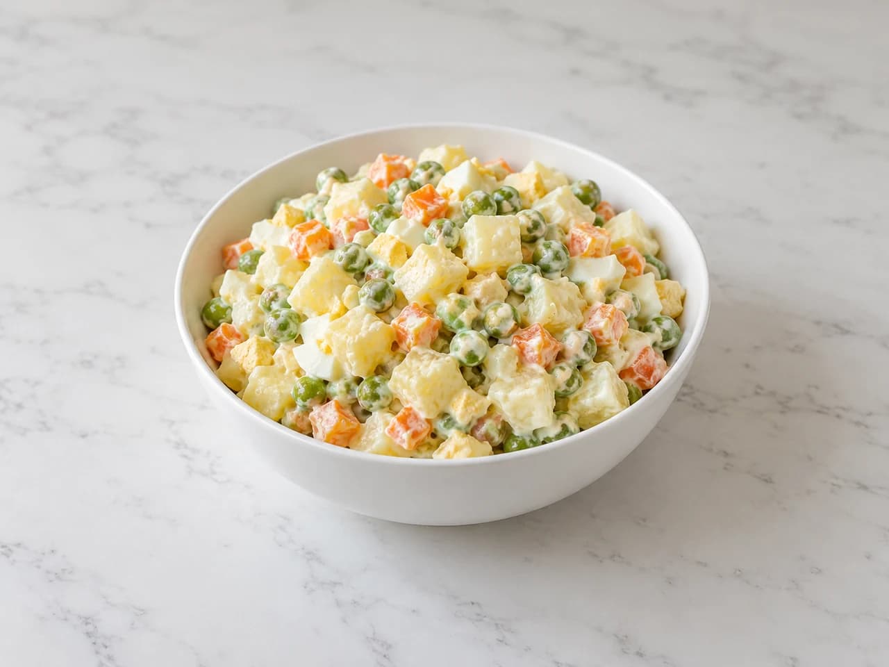 Salada russa fria sem decoração