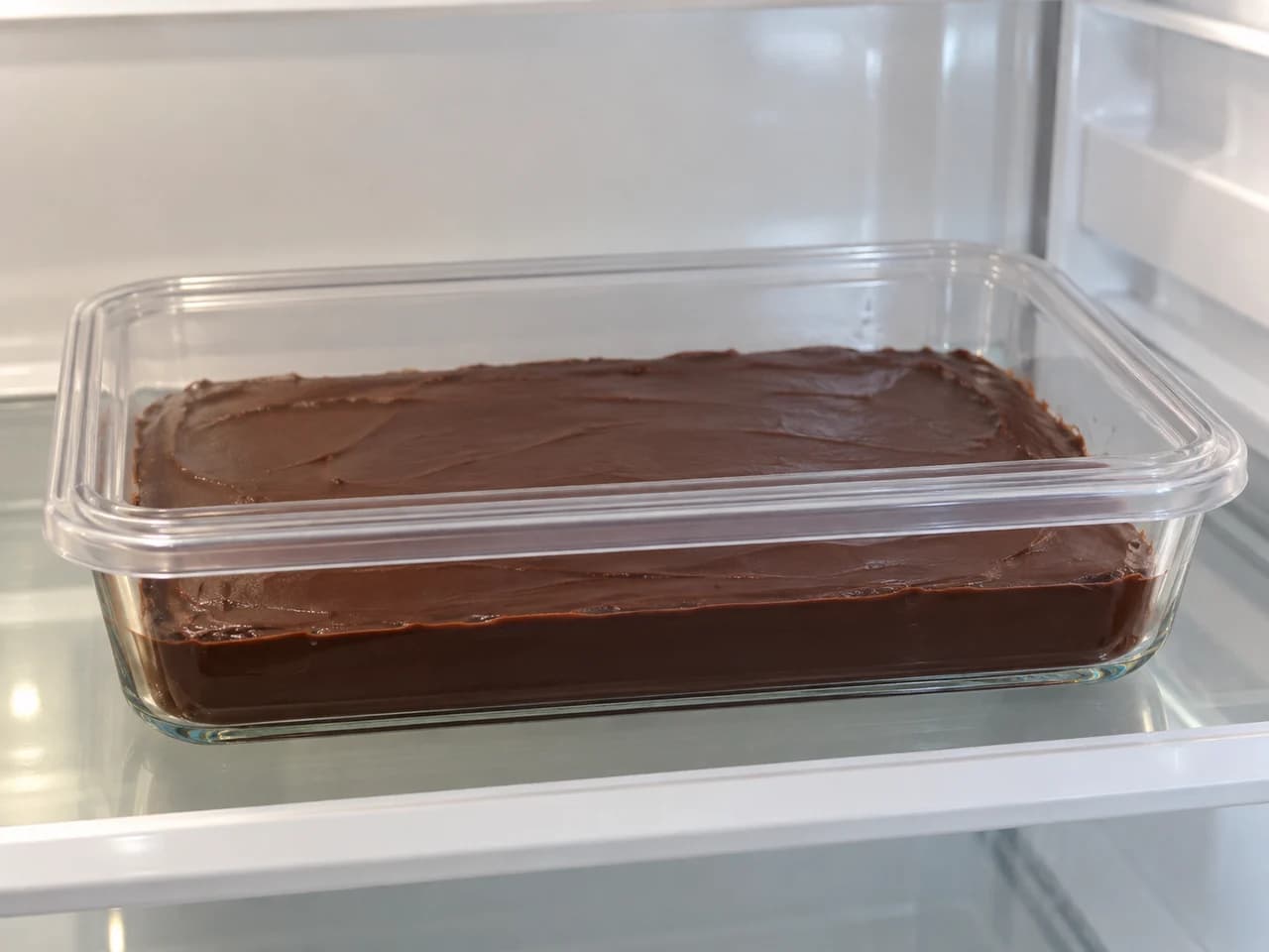 Proposta de trufas de chocolate amargo com cacau: Refrigere a ganache tampada