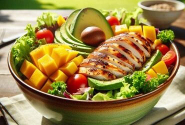 Ensalada de Pollo con Aguacate y Mango