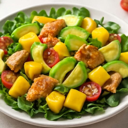 Hühnersalat mit Avocado und Mango